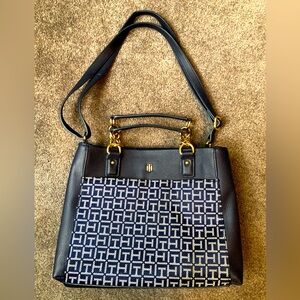 Tommy Hilfiger navy purse 😀